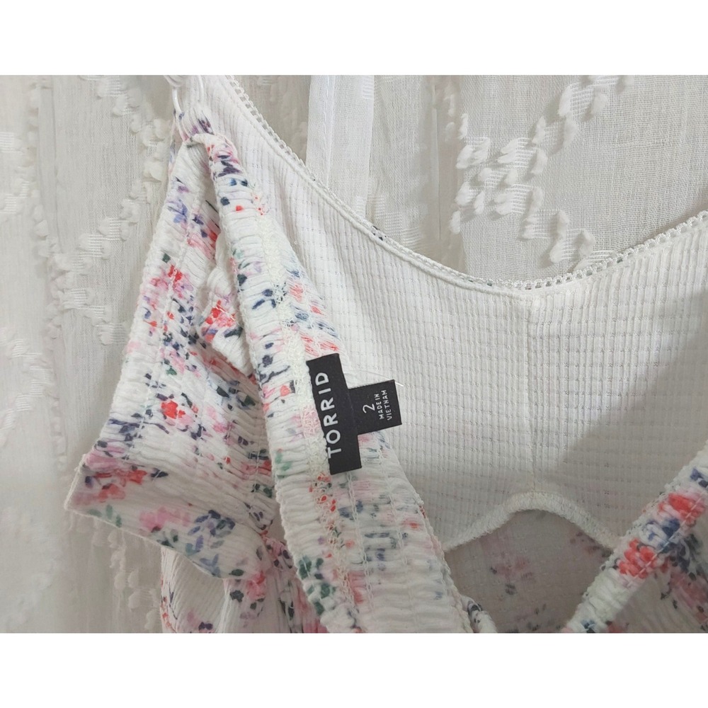 Torrid Womens Plus Size 2 White Floral Babydoll Cami Top Criss Cross Back - Picture 3 of 3